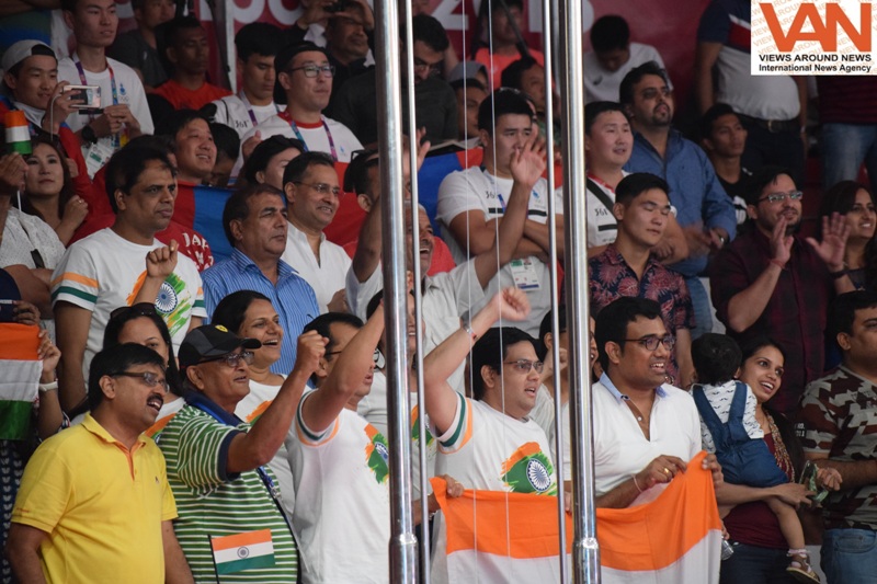 हर जगह अपने खिलाडियों के समर्थन को मौजूद हैं भारती